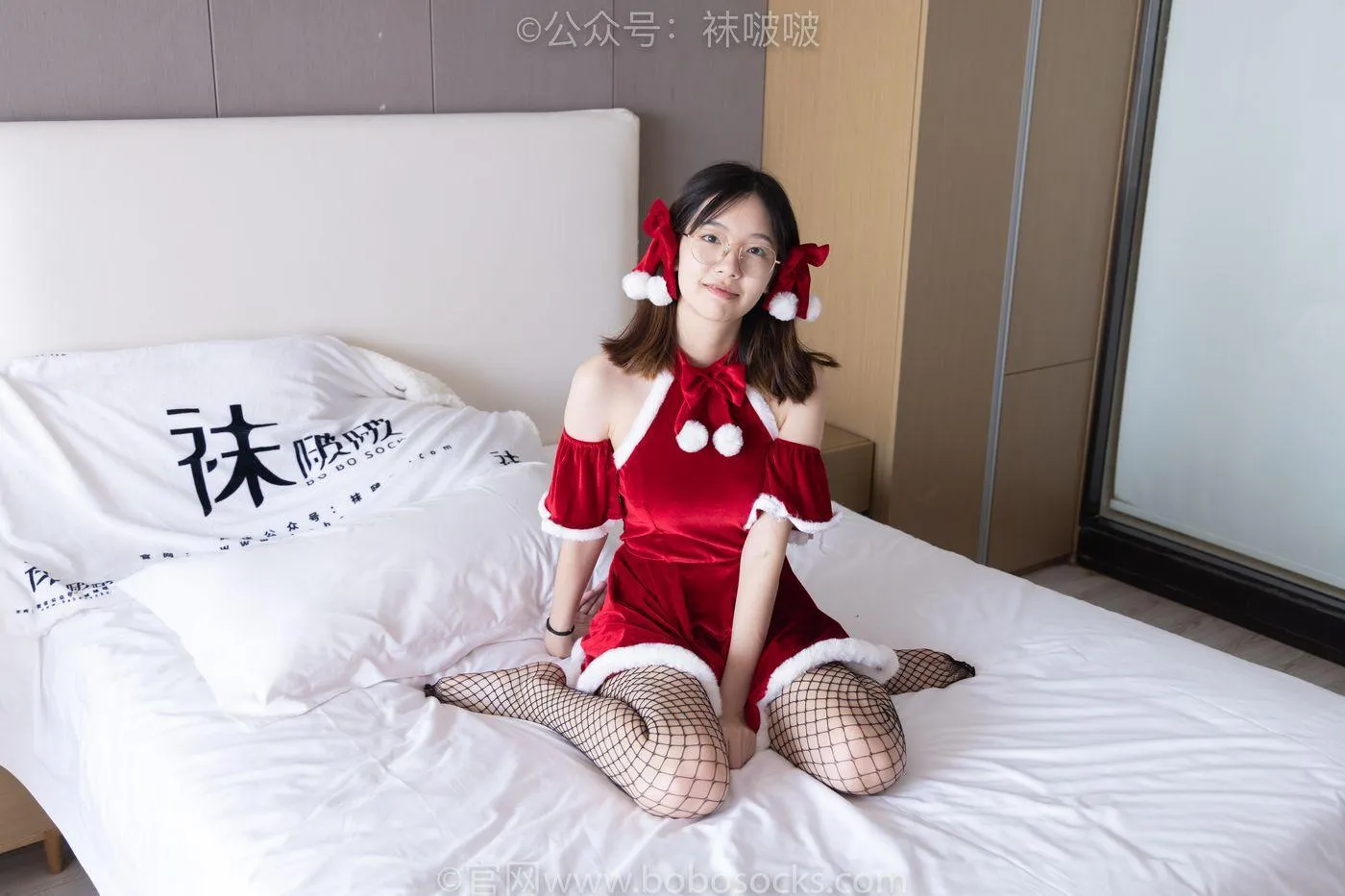 [BoBoSocks袜啵啵]NO.043 小甜豆-圣诞服、平底鞋、高跟鞋、白色渔网袜 [165P]插图3